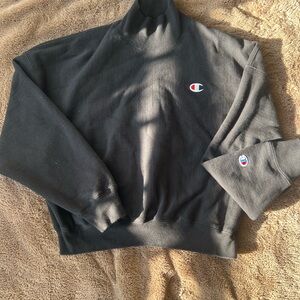 Champion Women's Black Crewneck Sweatshirt